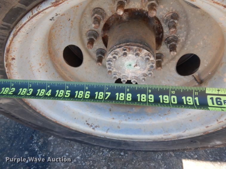 image for item DM2810 2006 GMC T7500  truck cab and chassis