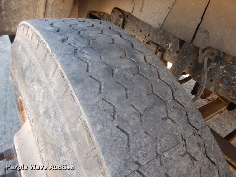 image for item DM2810 2006 GMC T7500  truck cab and chassis