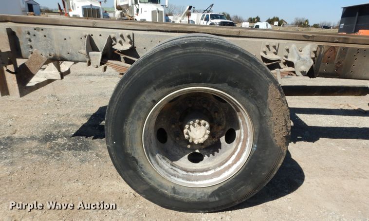 image for item DM2810 2006 GMC T7500  truck cab and chassis