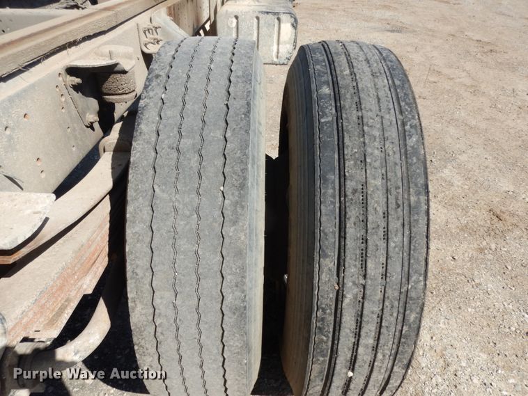 image for item DM2810 2006 GMC T7500  truck cab and chassis