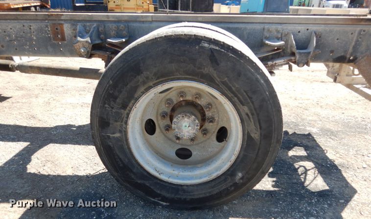 image for item DM2810 2006 GMC T7500  truck cab and chassis