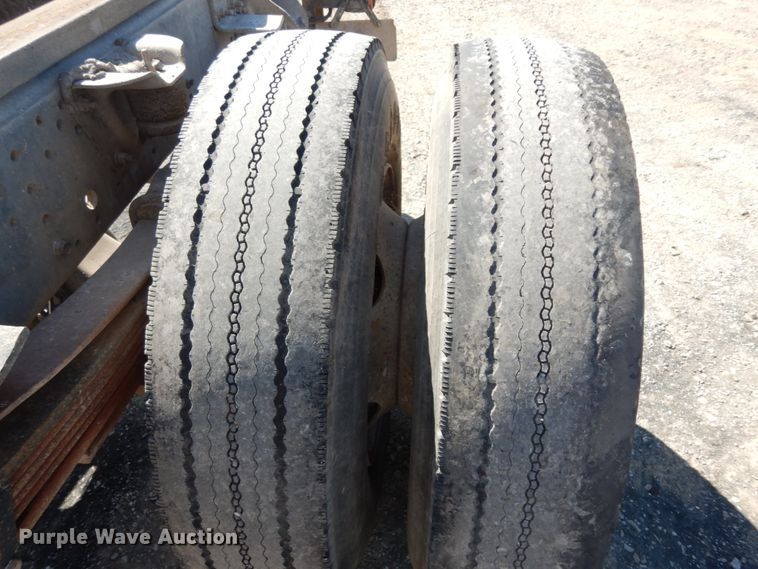 image for item DM2810 2006 GMC T7500  truck cab and chassis