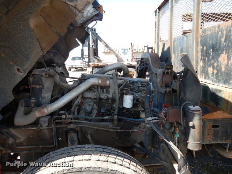 image for item DM2810 2006 GMC T7500  truck cab and chassis