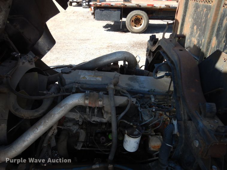 image for item DM2810 2006 GMC T7500  truck cab and chassis