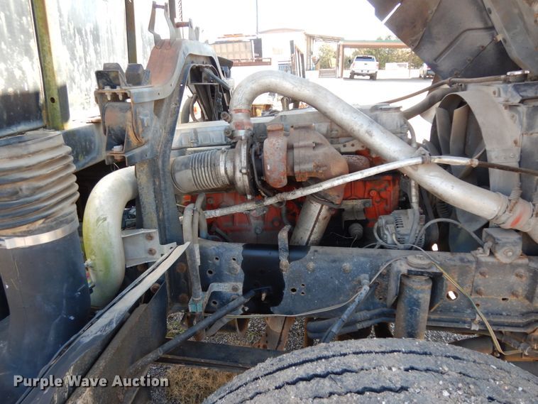 image for item DM2810 2006 GMC T7500  truck cab and chassis