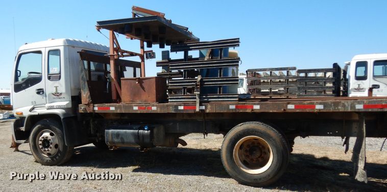 image for item DM2811 1999 GMC Isuzu FTR  flatbed truck