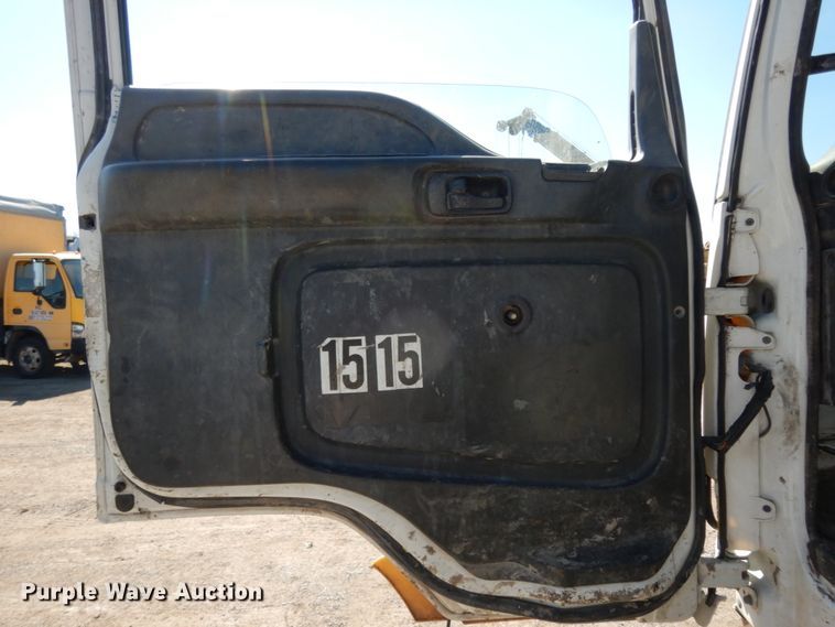 image for item DM2811 1999 GMC Isuzu FTR  flatbed truck