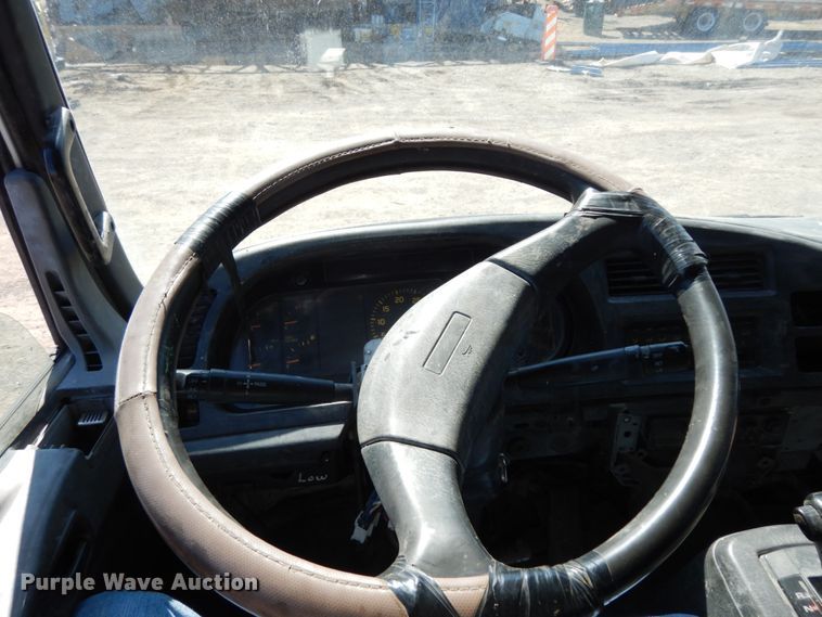 image for item DM2811 1999 GMC Isuzu FTR  flatbed truck