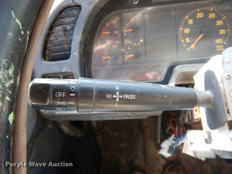 image for item DM2811 1999 GMC Isuzu FTR  flatbed truck