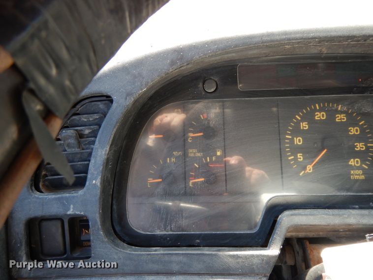 image for item DM2811 1999 GMC Isuzu FTR  flatbed truck