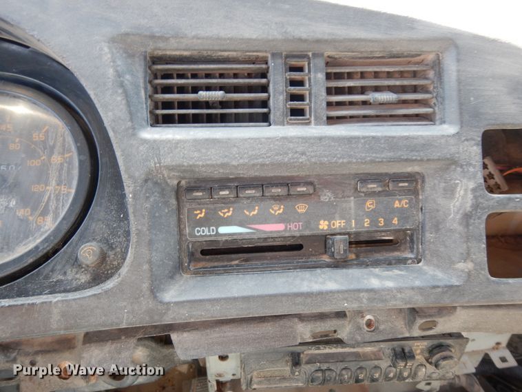 image for item DM2811 1999 GMC Isuzu FTR  flatbed truck