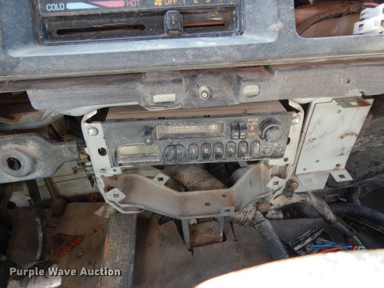 image for item DM2811 1999 GMC Isuzu FTR  flatbed truck