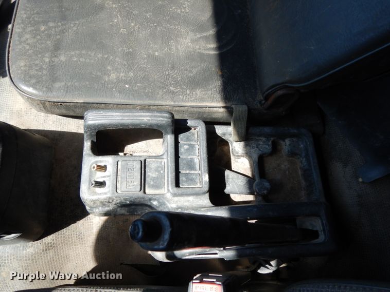 image for item DM2811 1999 GMC Isuzu FTR  flatbed truck