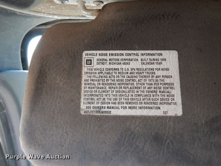 image for item DM2811 1999 GMC Isuzu FTR  flatbed truck