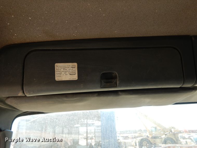 image for item DM2811 1999 GMC Isuzu FTR  flatbed truck