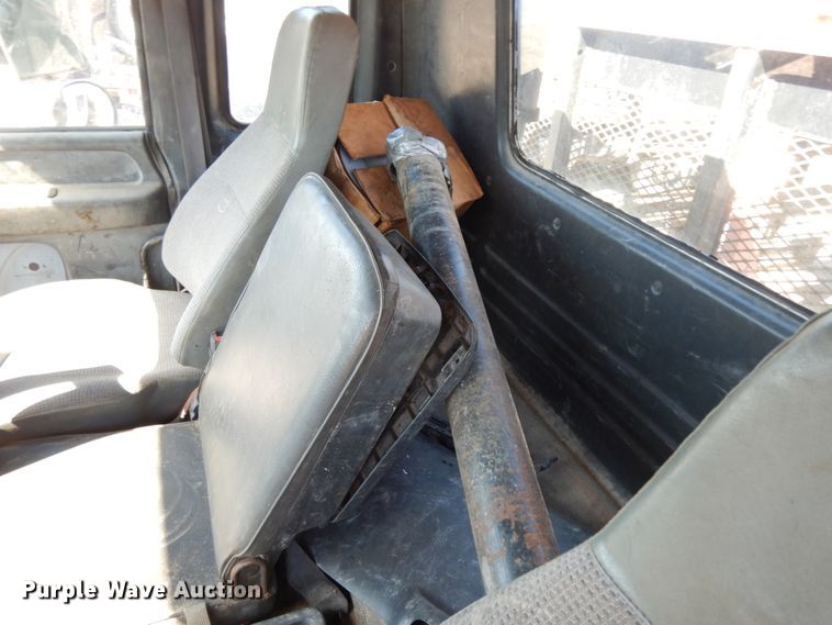 image for item DM2811 1999 GMC Isuzu FTR  flatbed truck