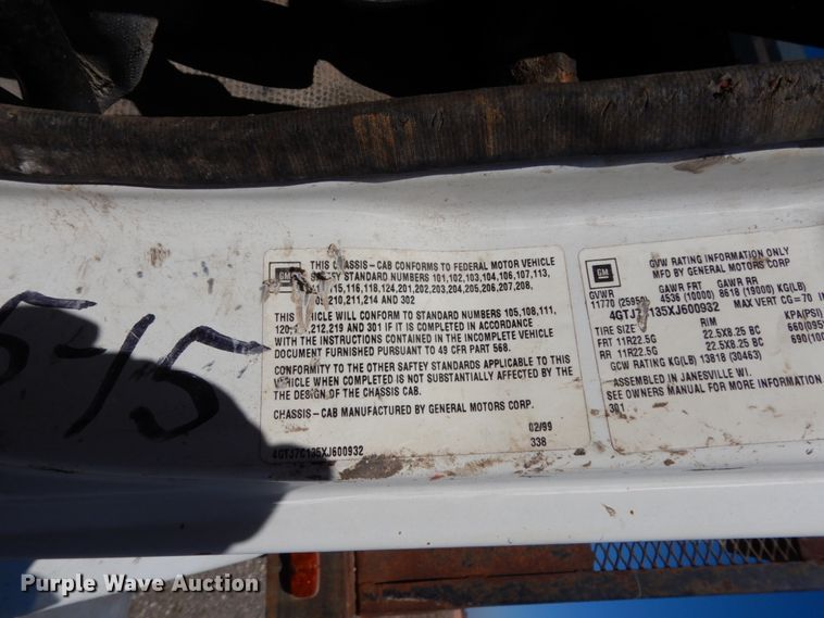 image for item DM2811 1999 GMC Isuzu FTR  flatbed truck