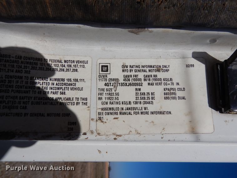 image for item DM2811 1999 GMC Isuzu FTR  flatbed truck