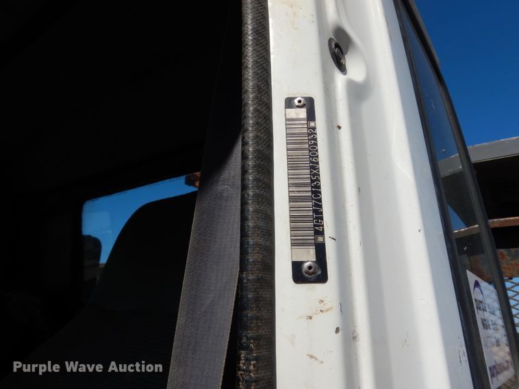 image for item DM2811 1999 GMC Isuzu FTR  flatbed truck