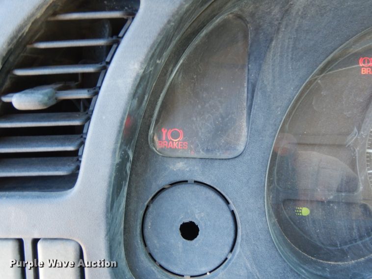 image for item DM2811 1999 GMC Isuzu FTR  flatbed truck