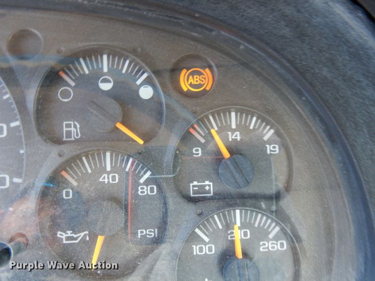 image for item DM2811 1999 GMC Isuzu FTR  flatbed truck