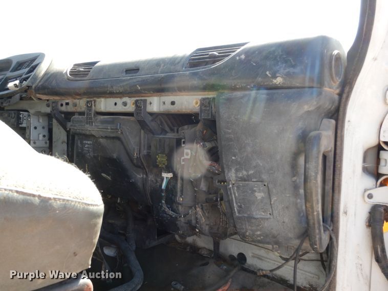 image for item DM2811 1999 GMC Isuzu FTR  flatbed truck