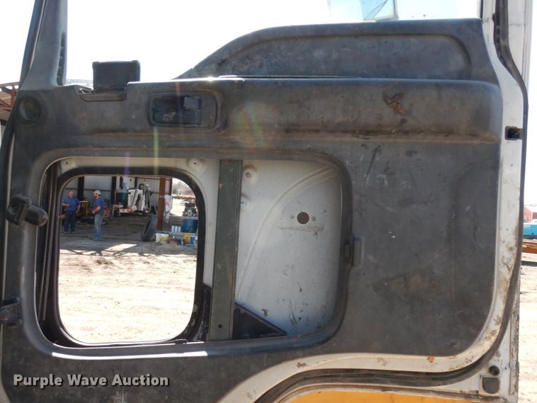 image for item DM2811 1999 GMC Isuzu FTR  flatbed truck