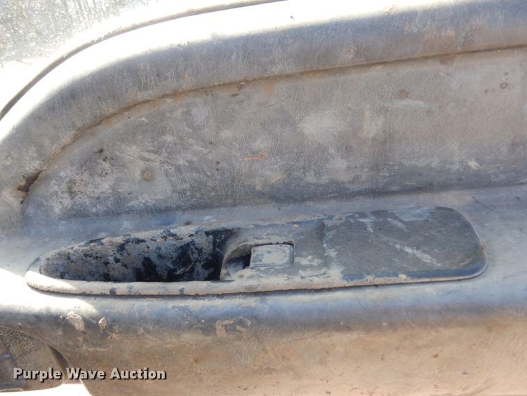 image for item DM2811 1999 GMC Isuzu FTR  flatbed truck