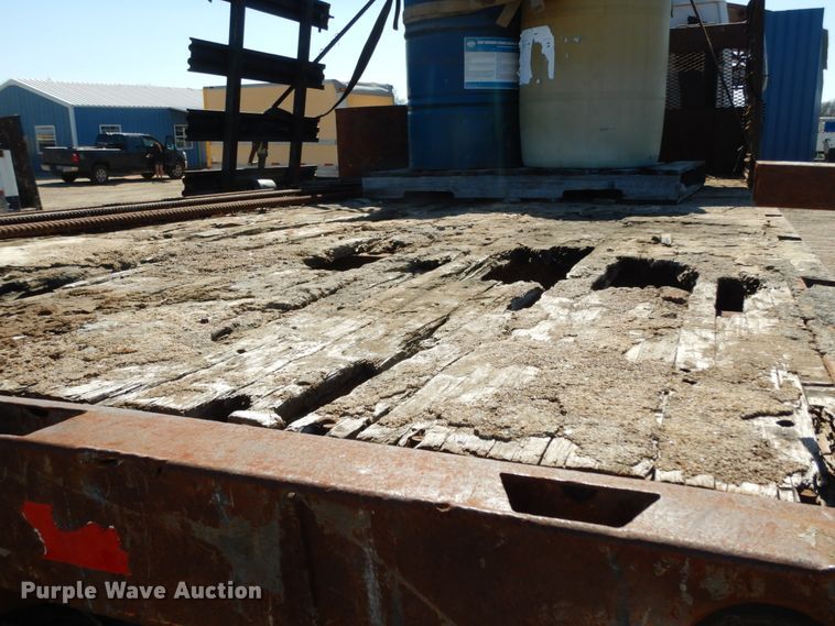 image for item DM2811 1999 GMC Isuzu FTR  flatbed truck