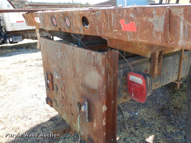 image for item DM2811 1999 GMC Isuzu FTR  flatbed truck