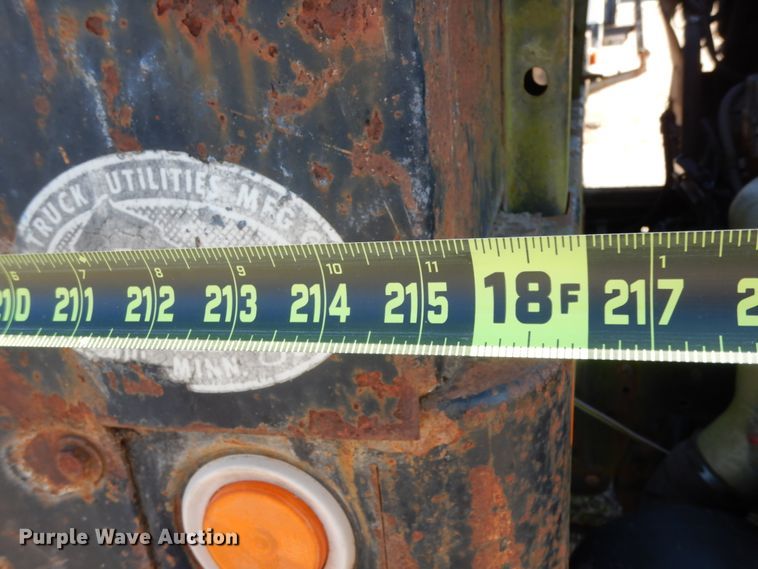 image for item DM2811 1999 GMC Isuzu FTR  flatbed truck