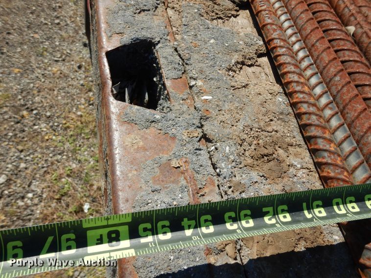 image for item DM2811 1999 GMC Isuzu FTR  flatbed truck