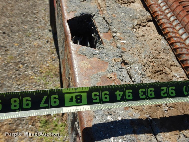 image for item DM2811 1999 GMC Isuzu FTR  flatbed truck