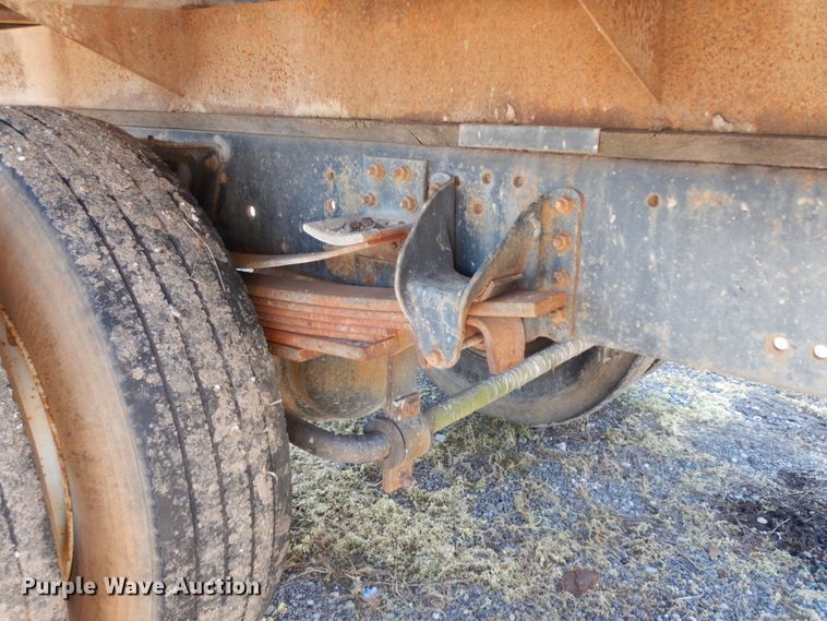 image for item DM2811 1999 GMC Isuzu FTR  flatbed truck