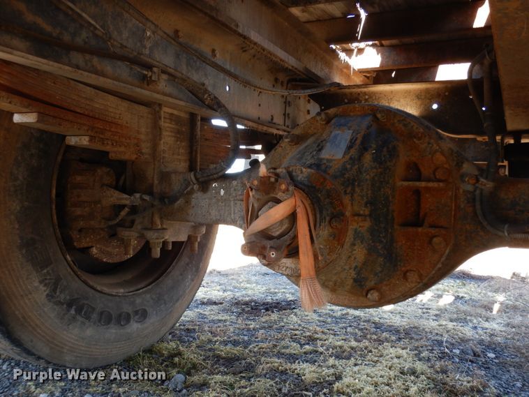 image for item DM2811 1999 GMC Isuzu FTR  flatbed truck