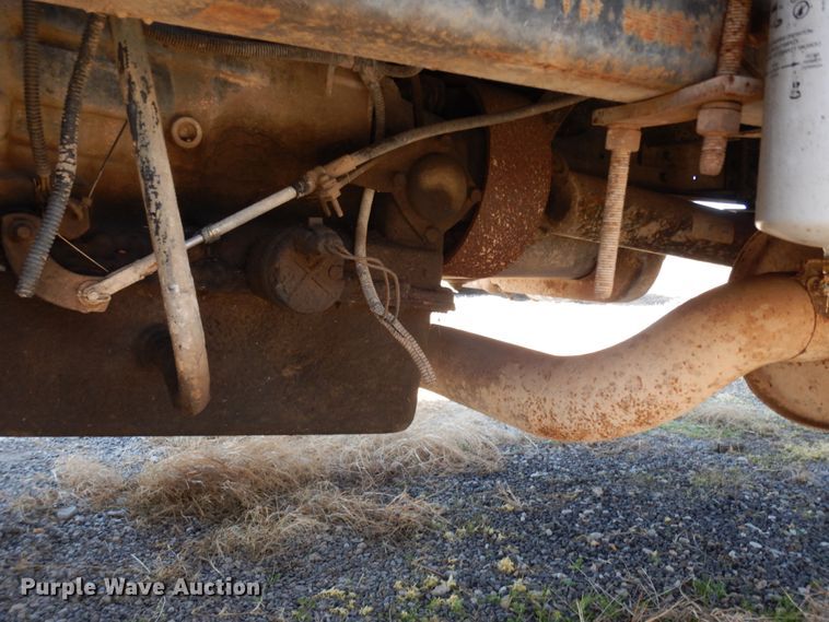 image for item DM2811 1999 GMC Isuzu FTR  flatbed truck