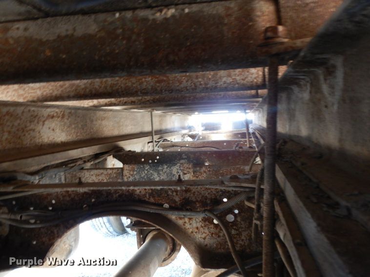 image for item DM2811 1999 GMC Isuzu FTR  flatbed truck