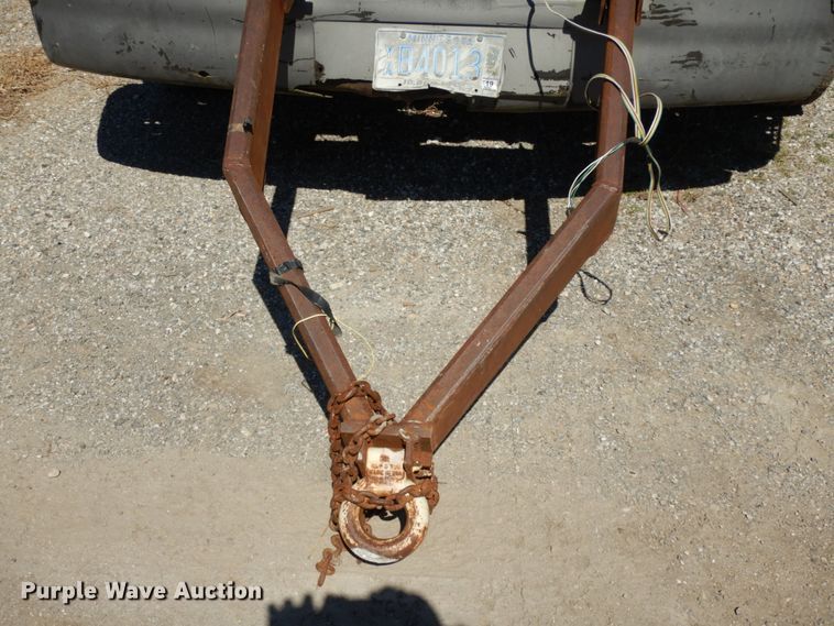 image for item DM2811 1999 GMC Isuzu FTR  flatbed truck