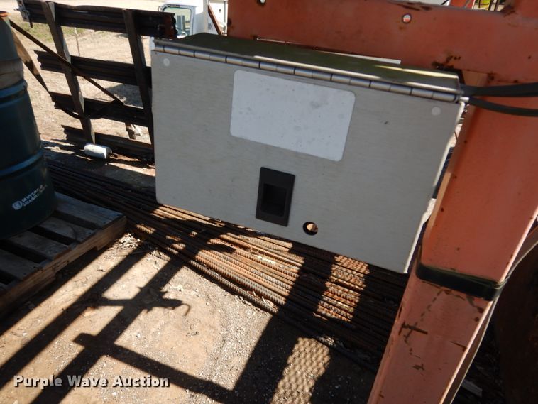 image for item DM2811 1999 GMC Isuzu FTR  flatbed truck