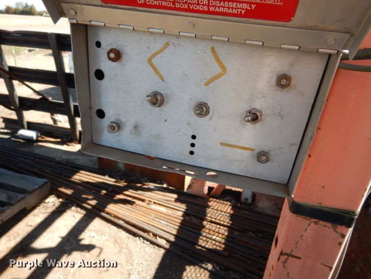 image for item DM2811 1999 GMC Isuzu FTR  flatbed truck