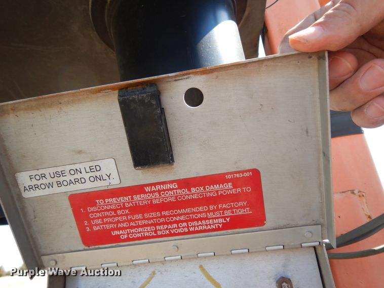 image for item DM2811 1999 GMC Isuzu FTR  flatbed truck