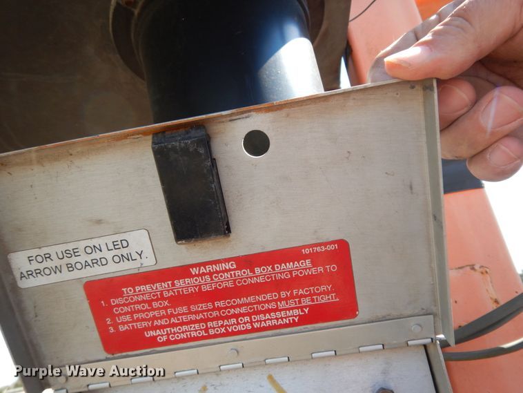 image for item DM2811 1999 GMC Isuzu FTR  flatbed truck