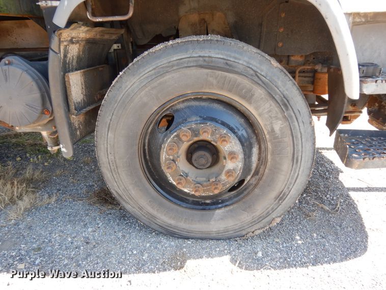 image for item DM2811 1999 GMC Isuzu FTR  flatbed truck