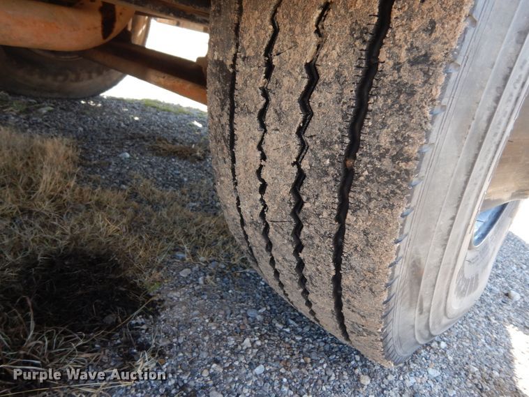 image for item DM2811 1999 GMC Isuzu FTR  flatbed truck