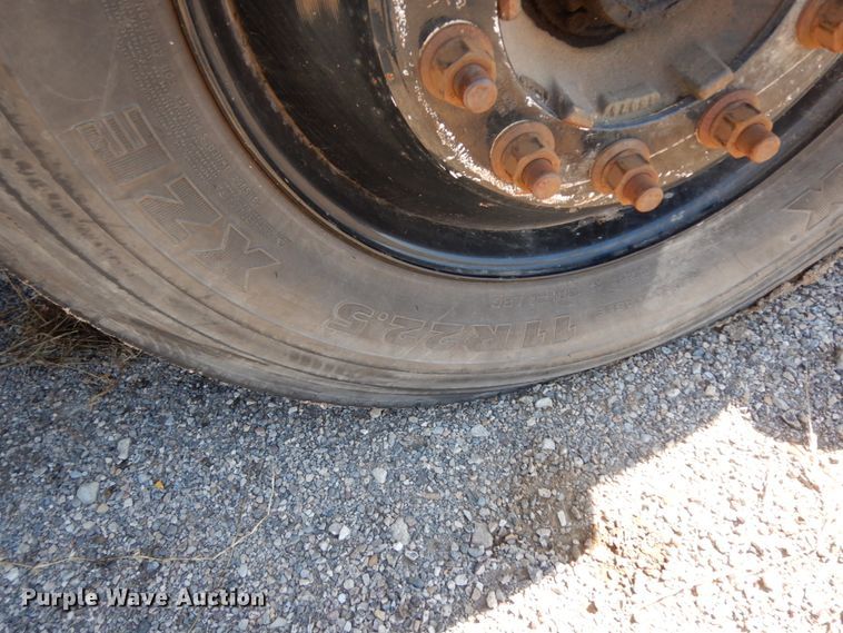 image for item DM2811 1999 GMC Isuzu FTR  flatbed truck