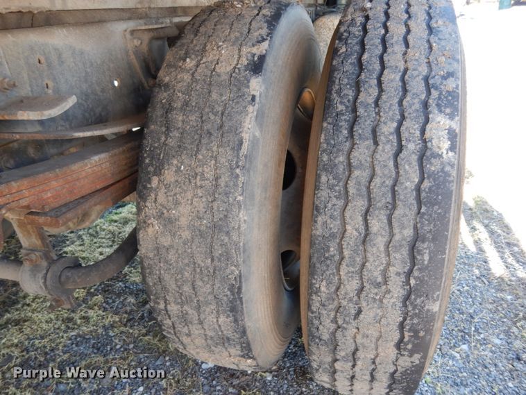 image for item DM2811 1999 GMC Isuzu FTR  flatbed truck