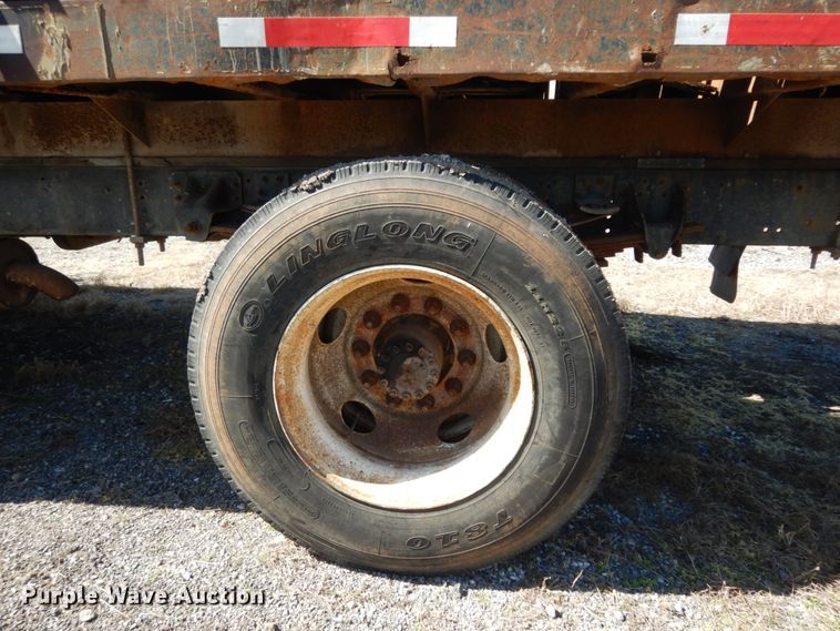 image for item DM2811 1999 GMC Isuzu FTR  flatbed truck