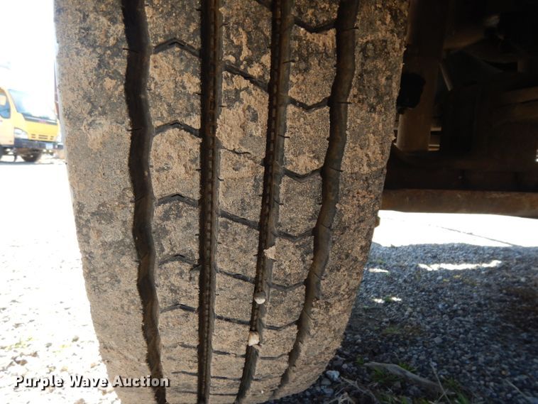 image for item DM2811 1999 GMC Isuzu FTR  flatbed truck