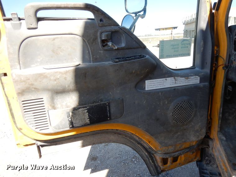 image for item DM2812 2007 GMC W4500  box truck