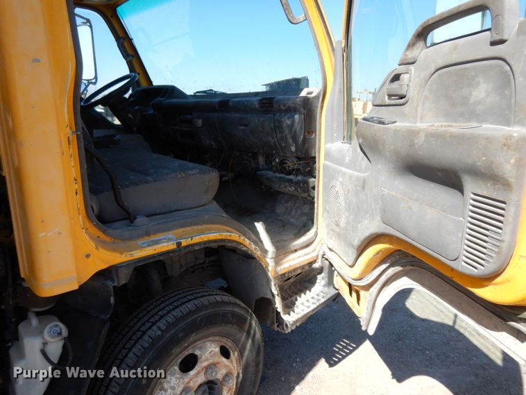 image for item DM2812 2007 GMC W4500  box truck